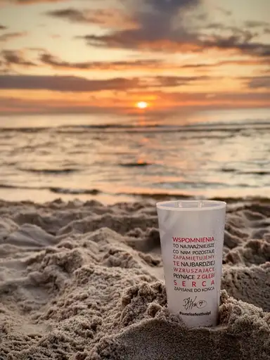 Zachód słońca na plaży w Kołobrzegu